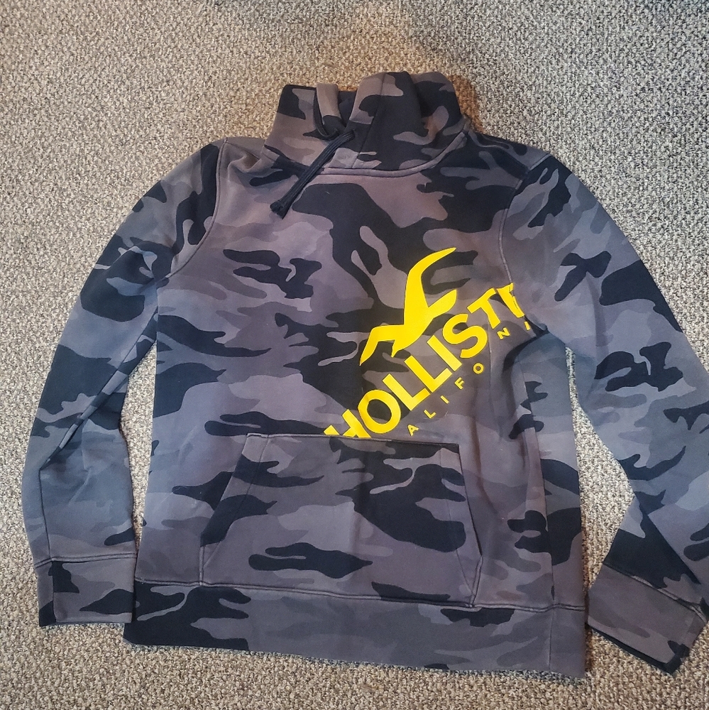 Hollister camo hoodie